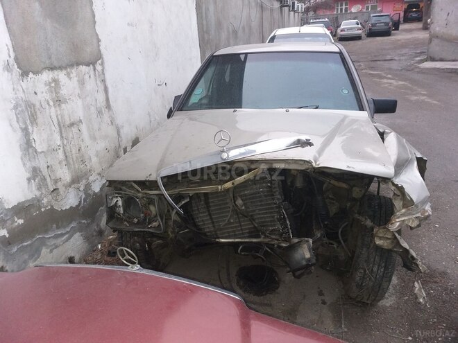 Mercedes 190 1990, 246,436 km - 2.0 l - Bakı