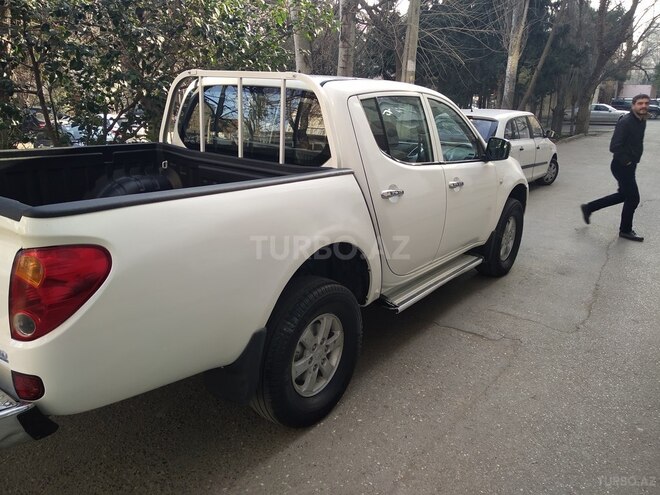 Mitsubishi L200 2013, 151,000 km - 2.5 л - Bakı