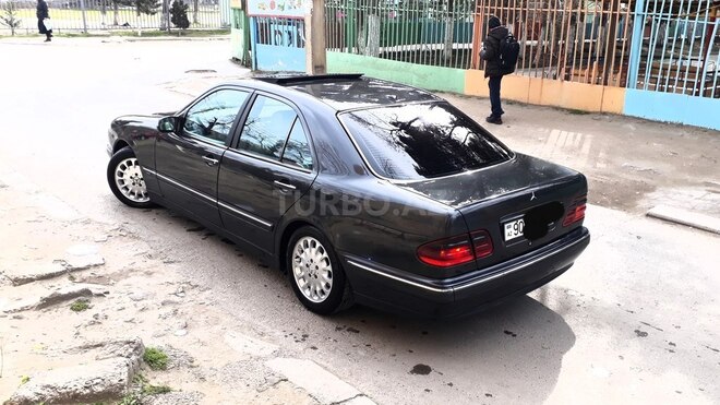 Mercedes E 270 2000, 285,632 km - 2.7 l - Bakı