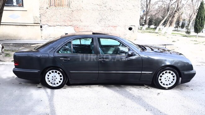 Mercedes E 270 2000, 285,632 km - 2.7 l - Bakı