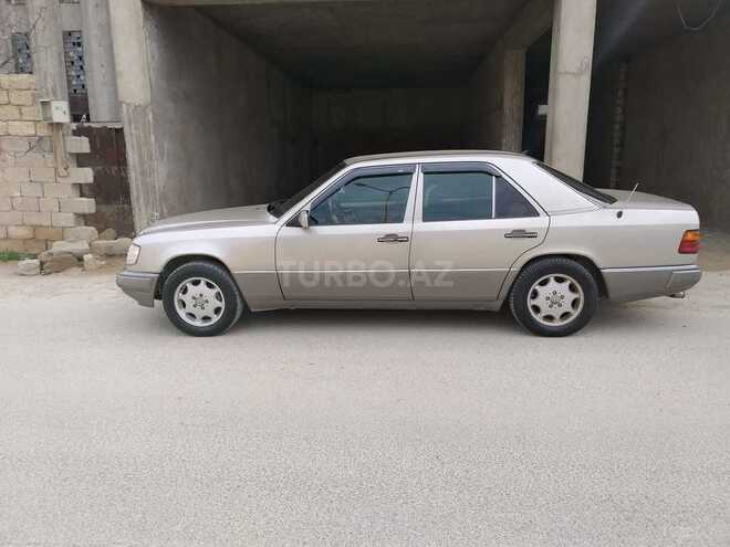 Mercedes E 220 1992, 319,000 km - 2.2 l - Bakı