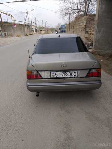 Mercedes E 220 1992, 319,000 km - 2.2 l - Bakı
