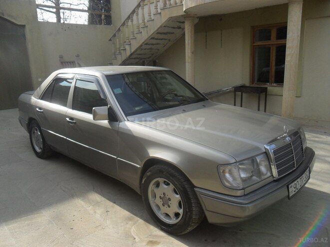 Mercedes E 220 1992, 319,000 km - 2.2 l - Bakı