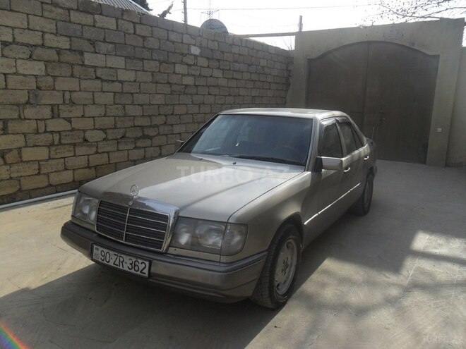 Mercedes E 220 1992, 319,000 km - 2.2 l - Bakı