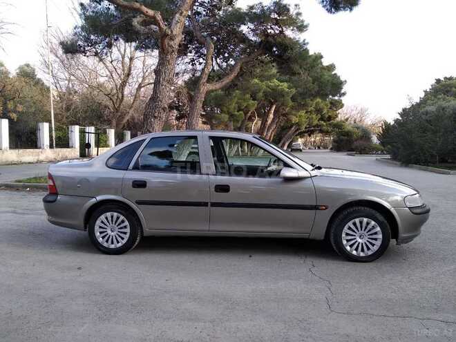 Opel Vectra 1995, 336,526 km - 1.6 л - Bakı