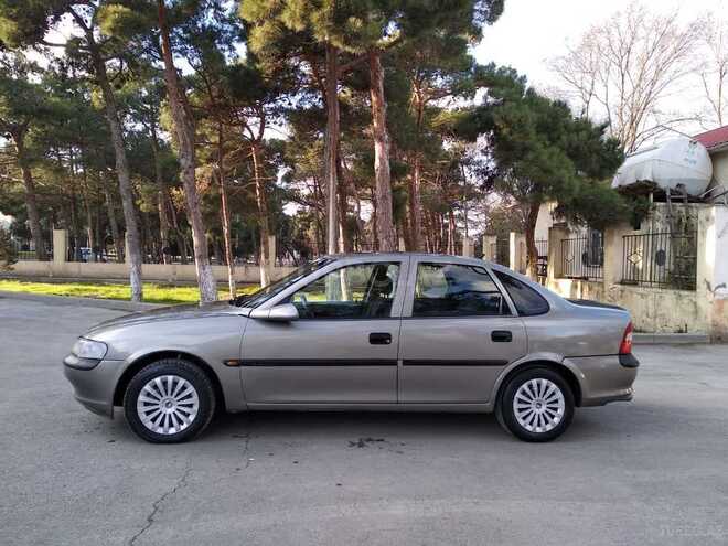 Opel Vectra 1995, 336,526 km - 1.6 л - Bakı