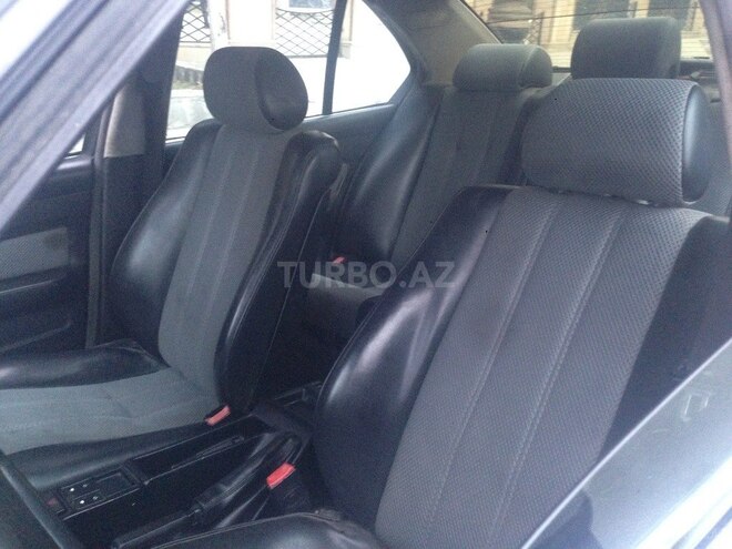 BMW 525 1993, 297,000 km - 2.5 l - Qax