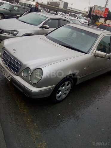 Mercedes E 220 1998, 618,000 km - 2.2 л - Bakı