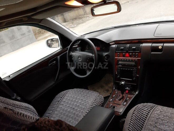 Mercedes E 270 2000, 229,000 km - 2.7 l - Bakı