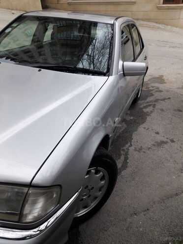 Mercedes C 180 1999, 239,900 km - 1.8 л - Bakı