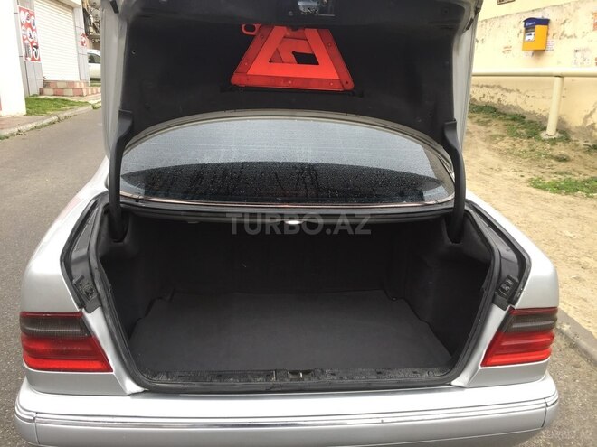 Mercedes E 280 1999, 240,000 km - 2.8 l - Bakı