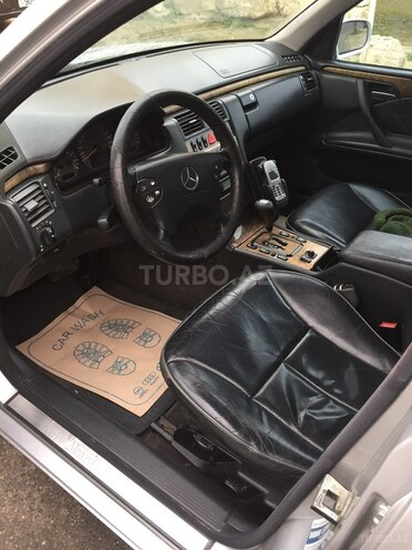 Mercedes E 280 1999, 240,000 km - 2.8 l - Bakı