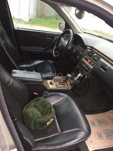 Mercedes E 280 1999, 240,000 km - 2.8 l - Bakı