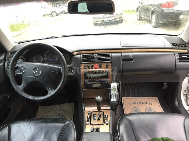 Mercedes E 280 1999, 240,000 km - 2.8 l - Bakı