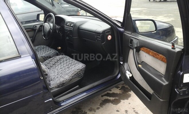 Opel Vectra 1995, 335,179 km - 1.8 l - Qax