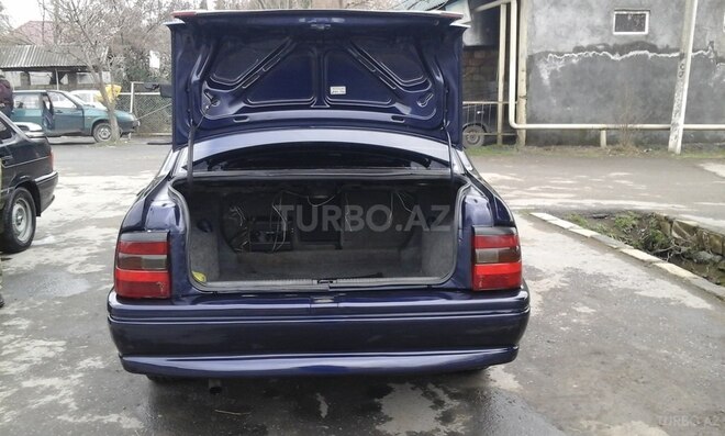 Opel Vectra 1995, 335,179 km - 1.8 l - Qax
