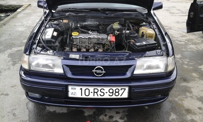 Opel Vectra 1995, 335,179 km - 1.8 l - Qax