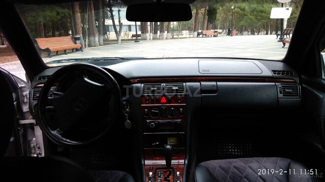 Mercedes E 240 1999, 245,000 km - 2.4 л - Sumqayıt
