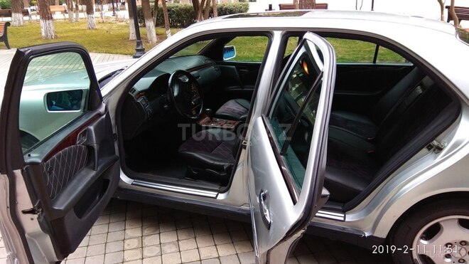 Mercedes E 240 1999, 245,000 km - 2.4 л - Sumqayıt