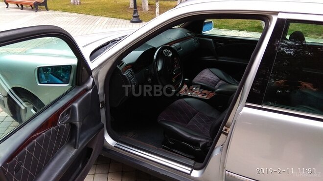 Mercedes E 240 1999, 245,000 km - 2.4 л - Sumqayıt