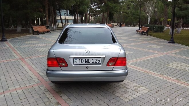 Mercedes E 240 1999, 245,000 km - 2.4 л - Sumqayıt