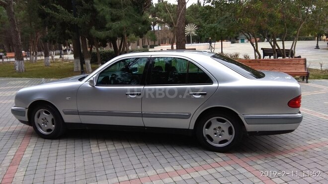 Mercedes E 240 1999, 245,000 km - 2.4 л - Sumqayıt