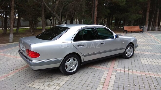 Mercedes E 240 1999, 245,000 km - 2.4 л - Sumqayıt