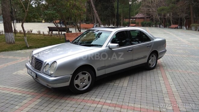 Mercedes E 240 1999, 245,000 km - 2.4 л - Sumqayıt