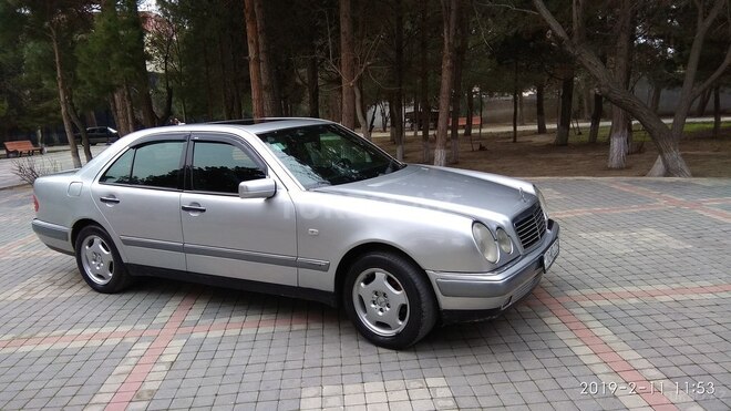 Mercedes E 240 1999, 245,000 km - 2.4 л - Sumqayıt
