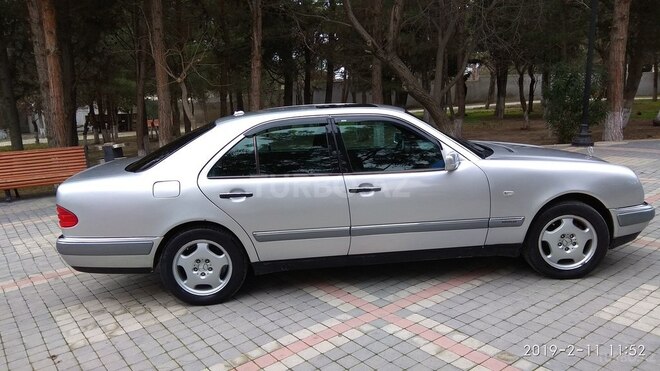 Mercedes E 240 1999, 245,000 km - 2.4 л - Sumqayıt