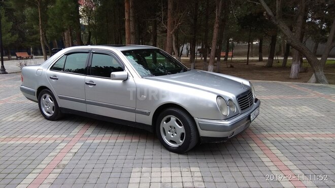 Mercedes E 240 1999, 245,000 km - 2.4 л - Sumqayıt