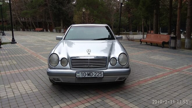 Mercedes E 240 1999, 245,000 km - 2.4 л - Sumqayıt