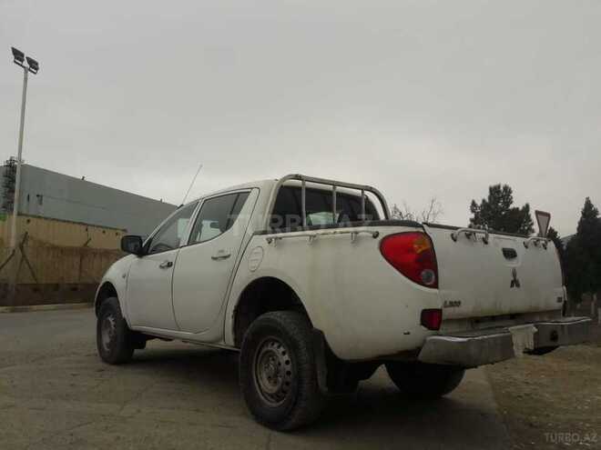 Mitsubishi L200 2010, 428,000 km - 2.4 l - Bakı