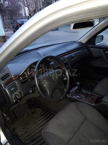 Mercedes E 220 2000, 473,000 km - 2.2 l - Bakı
