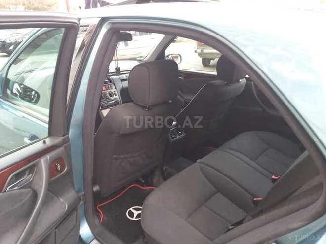 Mercedes E 240 2001, 235,000 km - 2.4 l - Bakı