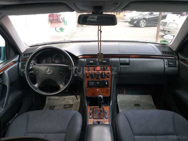 Mercedes E 240 2001, 235,000 km - 2.4 l - Bakı