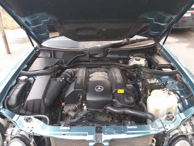 Mercedes E 240 2001, 235,000 km - 2.4 l - Bakı