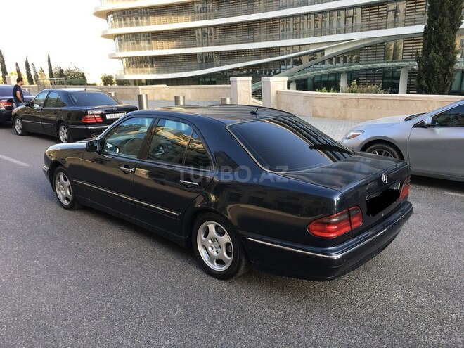 Mercedes E 270 2001, 270,000 km - 2.7 l - Bakı