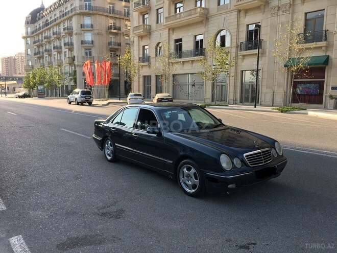 Mercedes E 270 2001, 270,000 km - 2.7 l - Bakı