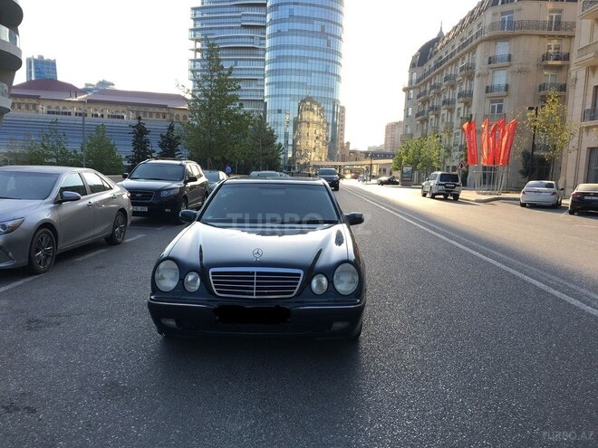 Mercedes E 270 2001, 270,000 km - 2.7 l - Bakı