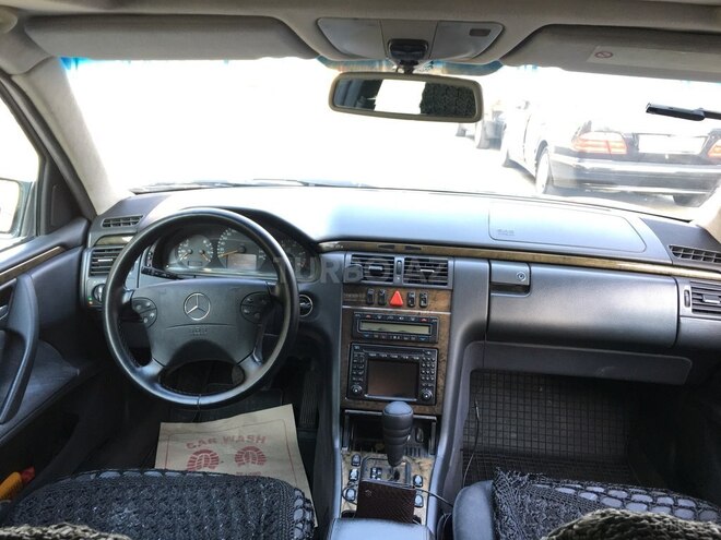 Mercedes E 270 2001, 270,000 km - 2.7 l - Bakı