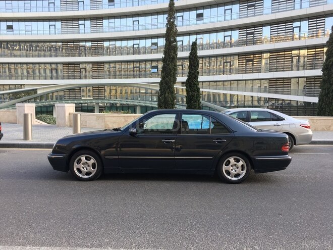 Mercedes E 270 2001, 270,000 km - 2.7 l - Bakı