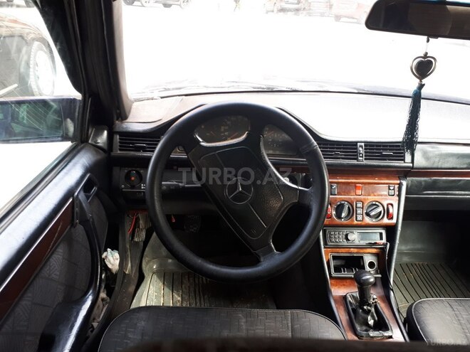 Mercedes E 250 1995, 482,751 km - 2.5 l - Bakı