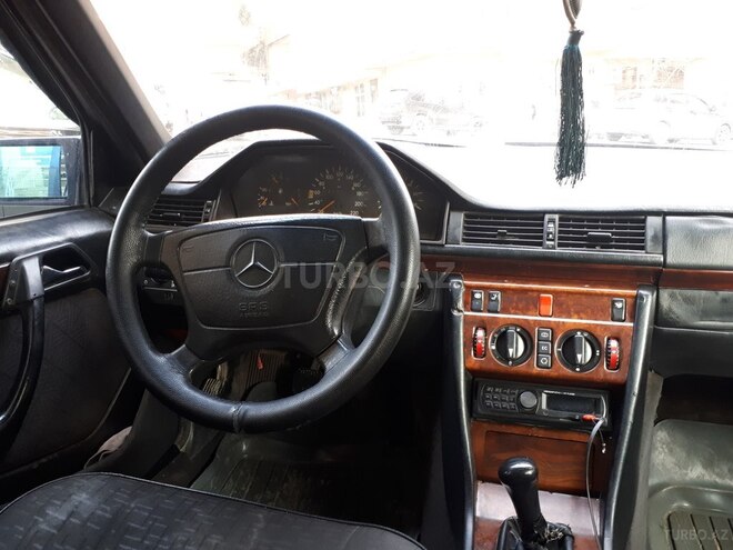 Mercedes E 250 1995, 482,751 km - 2.5 l - Bakı
