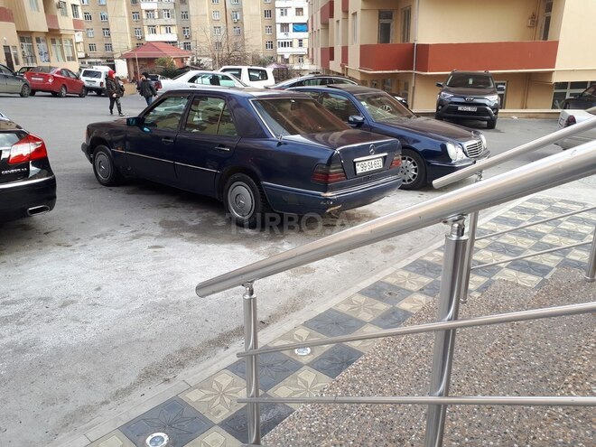 Mercedes E 250 1995, 482,751 km - 2.5 l - Bakı