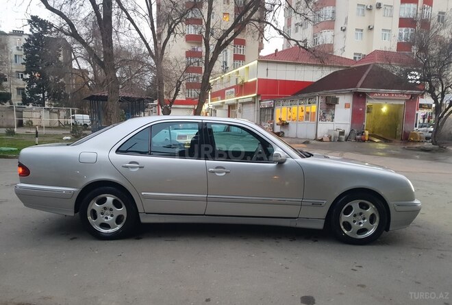 Mercedes E 220 2001, 306,870 km - 2.2 л - Bakı