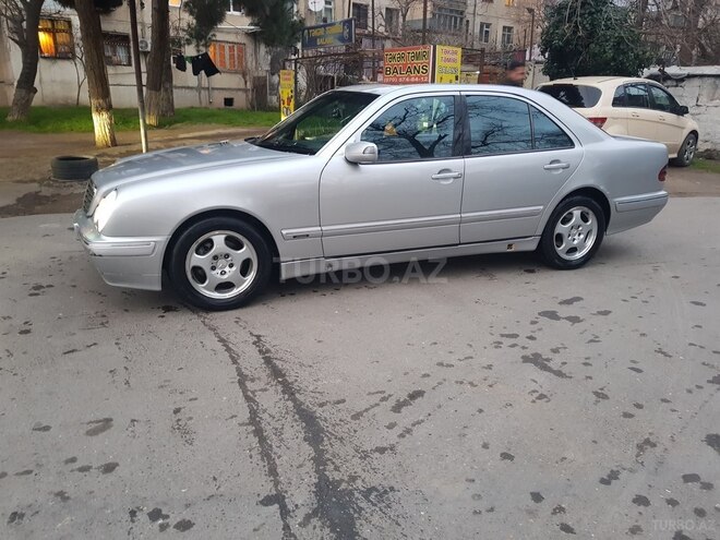 Mercedes E 220 2001, 306,870 km - 2.2 л - Bakı