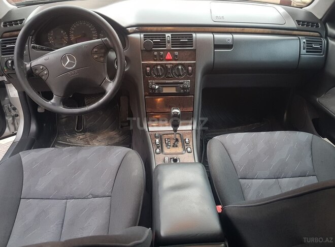 Mercedes E 220 2001, 306,870 km - 2.2 л - Bakı
