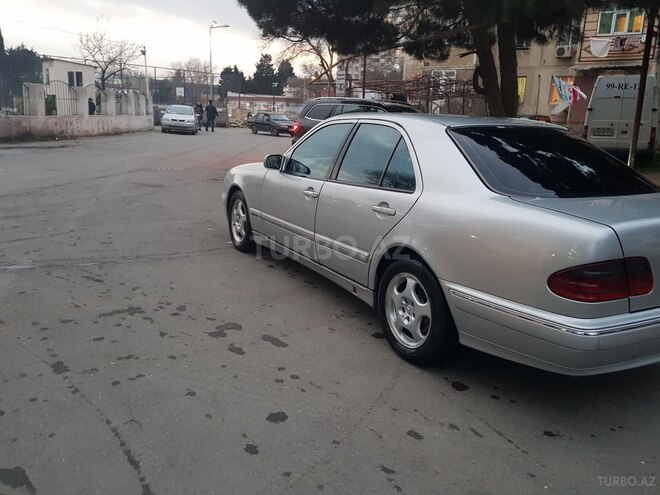 Mercedes E 220 2001, 306,870 km - 2.2 л - Bakı