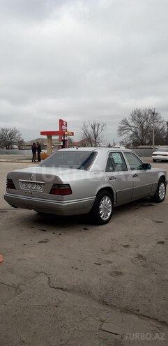 Mercedes E 220 1994, 318,000 km - 2.2 l - Bakı